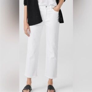 Eileen Fisher White Straight Leg Cropped Jeans with Raw Fray Hem